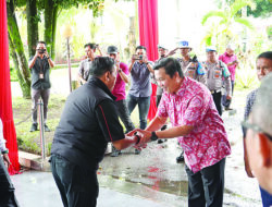 Dijemput Wagub Kandouw, Kapolda Irjen Pol Yudhiawan Sapa Warga Sambil Minum Kopi di Jalan Roda Pasar 45