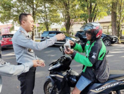 Kantor Imigrasi Kelas I TPI Manado Bagi Takjil dan Menu Berbuka Puasa