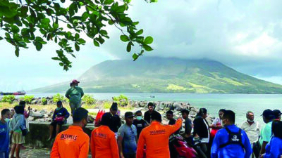 Erupsi Gunung Api Ruang, Kapal SAR dan Personel Basarnas Siaga di Lokasi Bencana