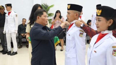 Penjabat Bupati Minahasa Jemmy Kumendong Kukuhkan Anggota Paskibraka Kabupaten Minahasa 2024