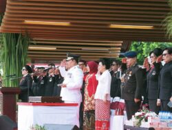 Penjabat Bupati Minahasa Dr. Jemmy S. Kumendong Inspektur Upacara HUT RI ke 79 di Lapangan Sam Ratulangi Tondano