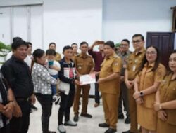 Pj Bupati Minahasa Beri Bantuan Korban Kebakaran dan Stunting